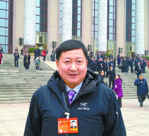 全國(guó)政協(xié)委員、重慶市林業(yè)局副局長(zhǎng)張洪。